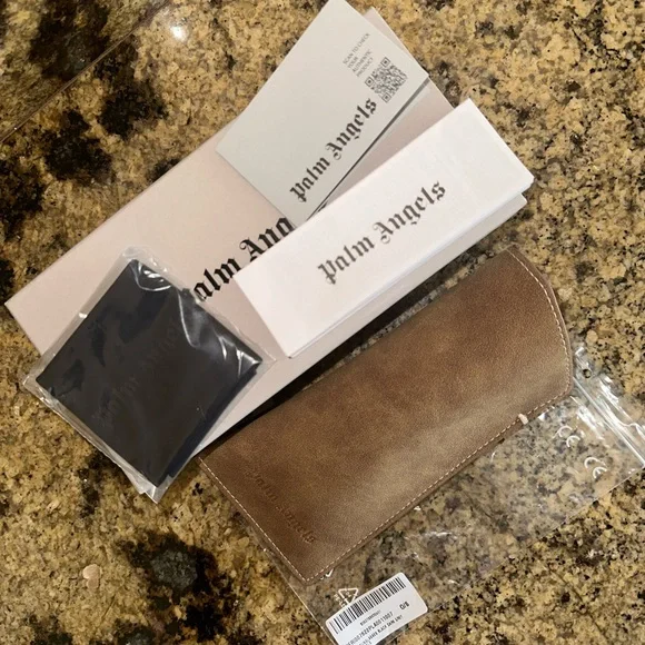 **SOLD** Palm Angels “Angel” Sunglasses Black - Picture 6 of 13